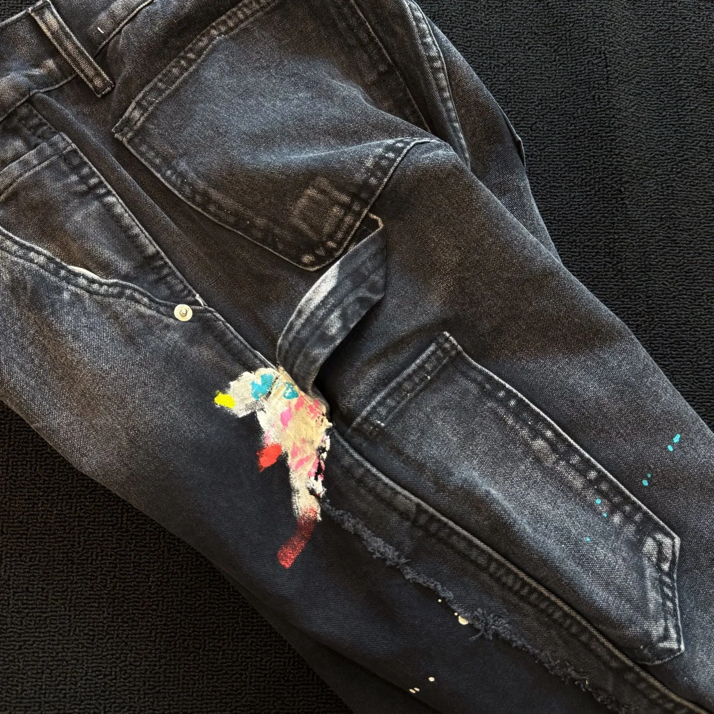 P230 model number: D403 GALLERY DEPT micro-flare spliced distressed distressed jeans. Three-dimensional version. Loose and comfortable, not picky about body shape. Seiko factory. Original factory quality control. Same style for men and women. Can be matched with couples. Versatile recommendation. Necessary denim for all seasons. Made of heavy-duty washed pure cotton denim fabric. After washing, it is soft and thick. Very stylish when worn. Size: 28, 30, 32, 34, 36 (S-XXL) Color: Splicing Size reference # 28 pants length 100 waist 72 30 pants length 102 waist 76 32 pants length 104 waist 80 34 pants length 106 waist 84 36 pants length 108 waist 88